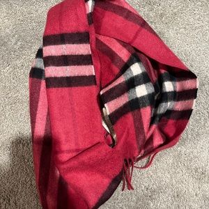 Burberry wool scarf